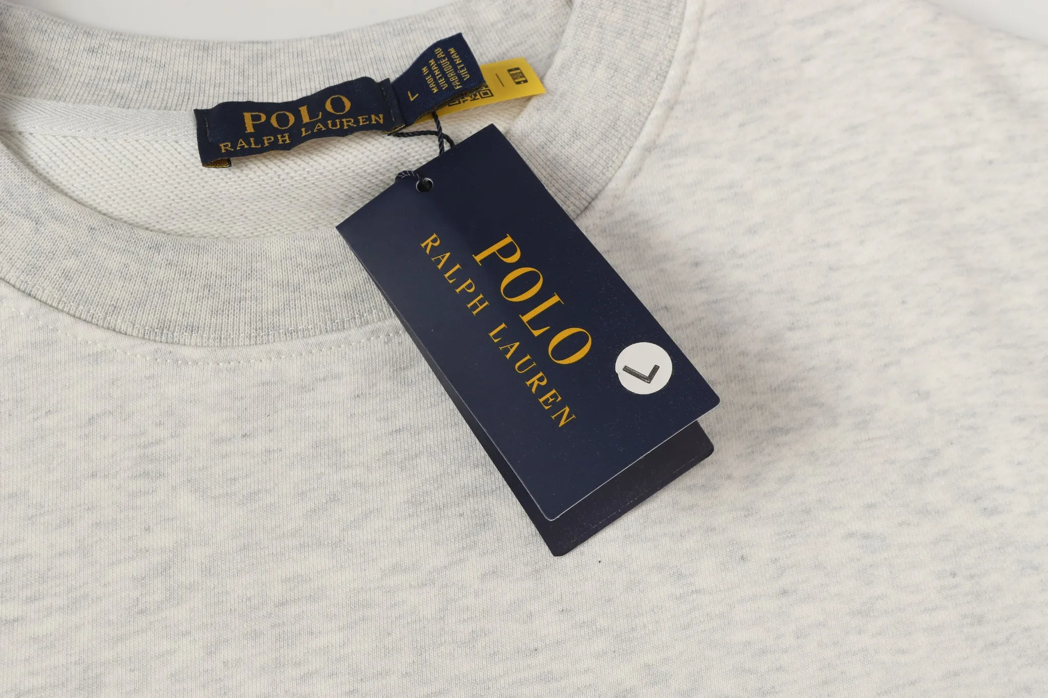 P200 Long-term stock] RalphLauren/Ralph Lauren 2025 autumn and winter new bear letter print 420g heavy large terry sweatshirt Ralph Lauren's age-reducing item, the coat fabric is made of 85% cotton ➕15% polyester, which not only retains the softness, comfort and breathability of cotton, but also adds the wear resistance and wrinkle resistance of polyester fiber, making the clothes more durable and easy to care for. Even in slightly cooler weather, you won't feel stuffy when wearing it. This kind of fabric has a natural crisp feel and is not easy to pill or deform. The bear on the chest is printed with English letters. It is full of color, full of three-dimensionality, and lifelike, adding a bit of liveliness and interest to the whole sweatshirt. There is no pressure to dress, regardless of age or gender. Complete accessories! Color: black, white, navy blue, light floral gray Size: M-L-XL-XXL